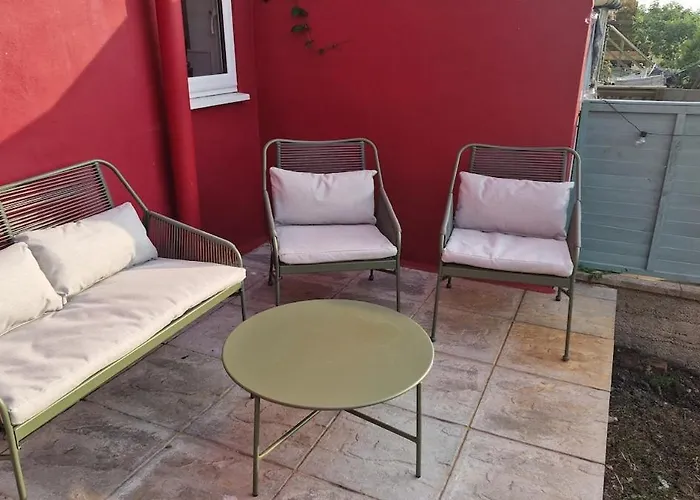 The Red House, 2 Bed Garden Apartment In Totterdown, Bristol *