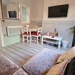 The Red House, 2 Bed Garden In Totterdown, 布里斯托