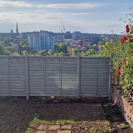 The Red House, 2 Bed Garden In Totterdown,