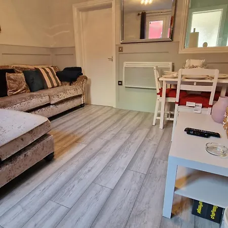 The Red House, 2 Bed Flat In