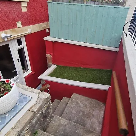 The Red House, 2 Bed Garden In Totterdown, * Bristol