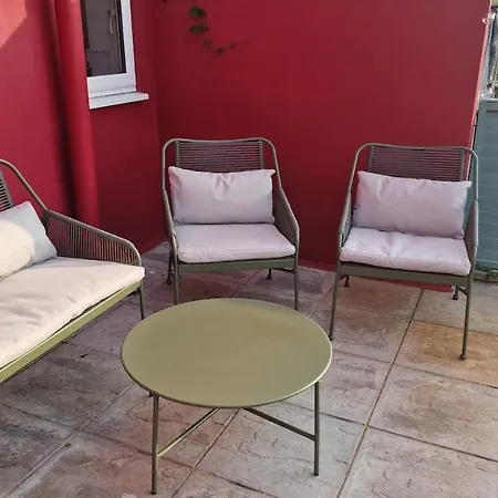 The Red House, 2 Bed Flat In *