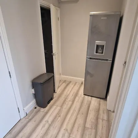 The Red House, 2 Bed Flat In *