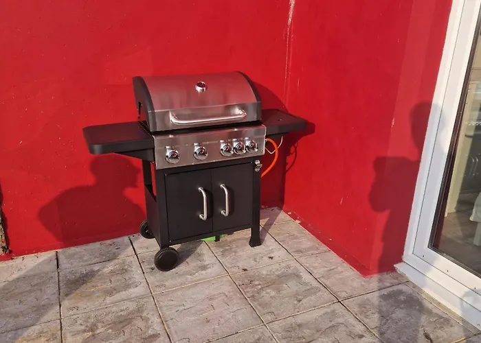 The Red House, 2 Bed Garden In Totterdown, *