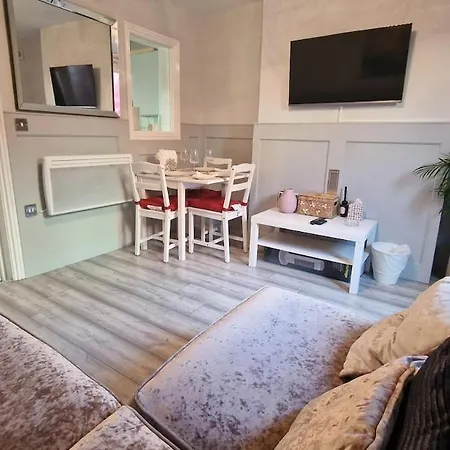 The Red House, 2 Bed Flat In Bristol