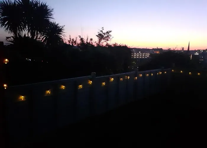 The Red House, 2 Bed Garden In Totterdown, Апартаменты *