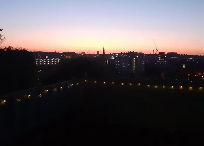 The Red House, 2 Bed Garden Apartment In Totterdown, Bristol شقة