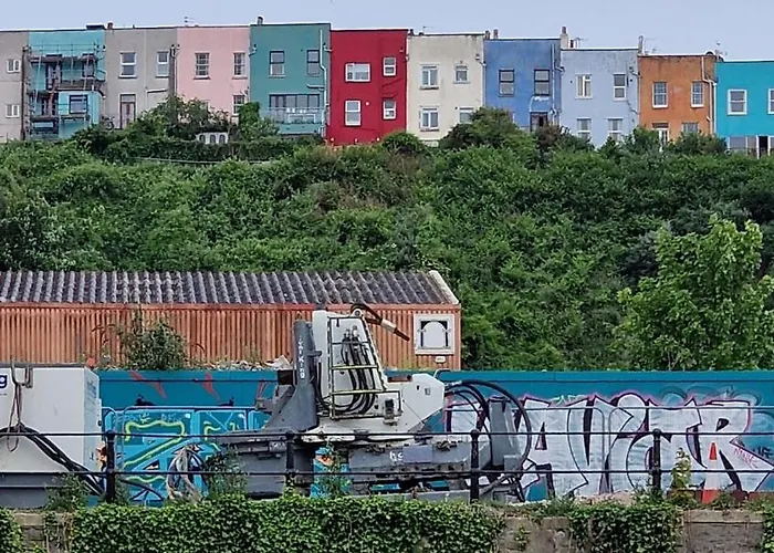 The Red House, 2 Bed Garden Apartment In Totterdown, Bristol شقة *